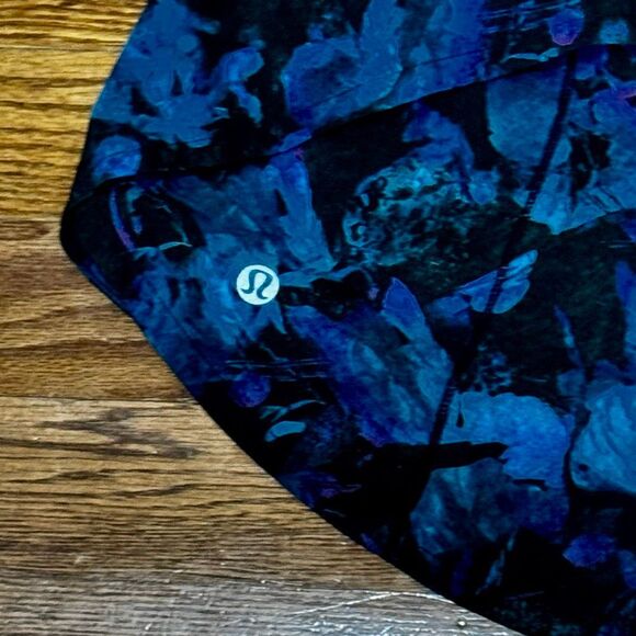 Lululemon Hotty High Rise Lined Shorts. Size 4. - Picture 3 of 6